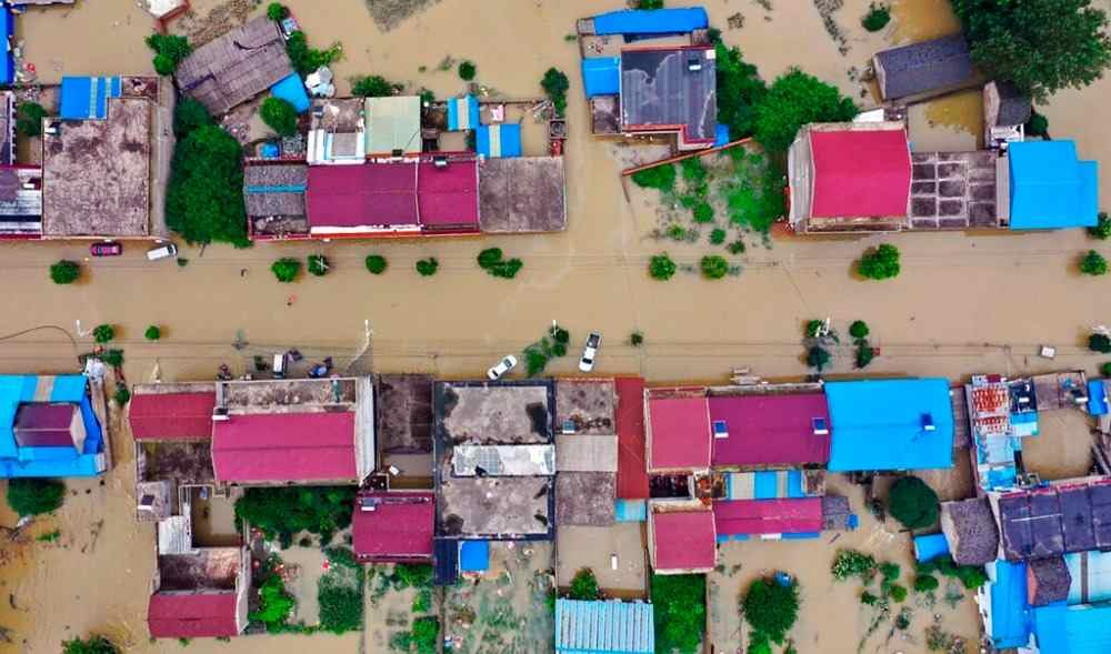 INUNDACIONES DESPLAZAN A MÁS DE 10 MIL PERSONAS EN CHINA