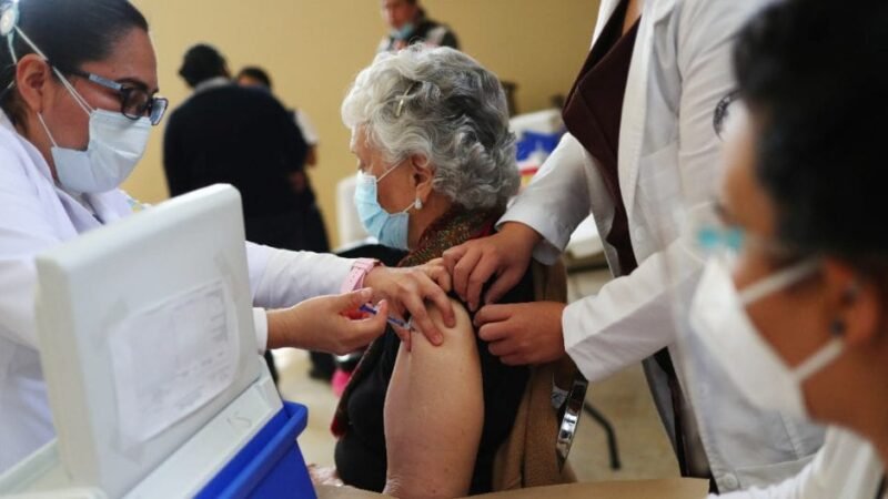 EN OCTUBRE INICIARÁ VACUNACIÓN CONTRA COVID PARA POBLACIÓN EN RIESGO