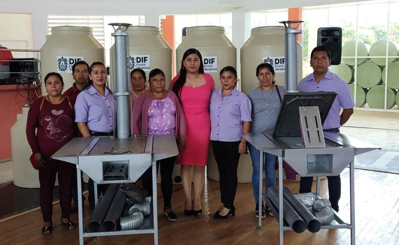 RECIBE CALCAHUALCO APOYOS DEL DIF ESTATAL