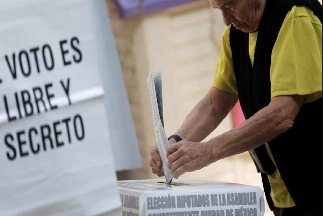 LOPEZ OBRADOR PROPONE AL INE FACILITAR VOTACIÓN A MIGRANTES DESDE EL CELULAR