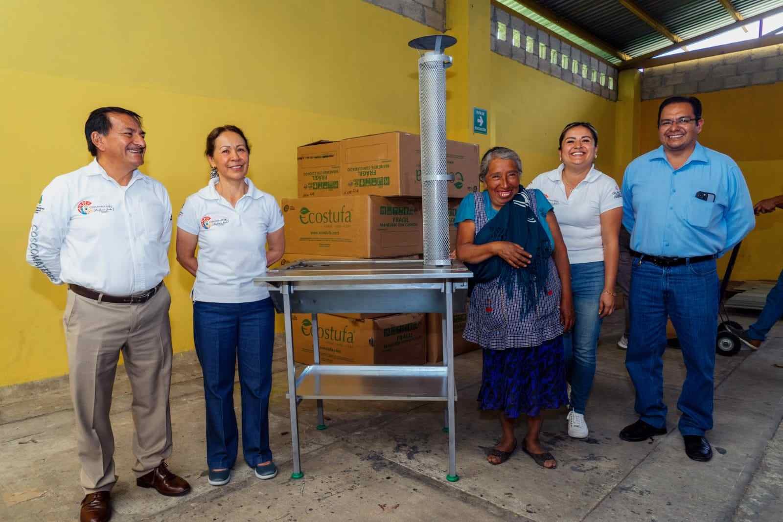 DIF DE COSCO ENTREGA APOYOS A LA VIVIENDA