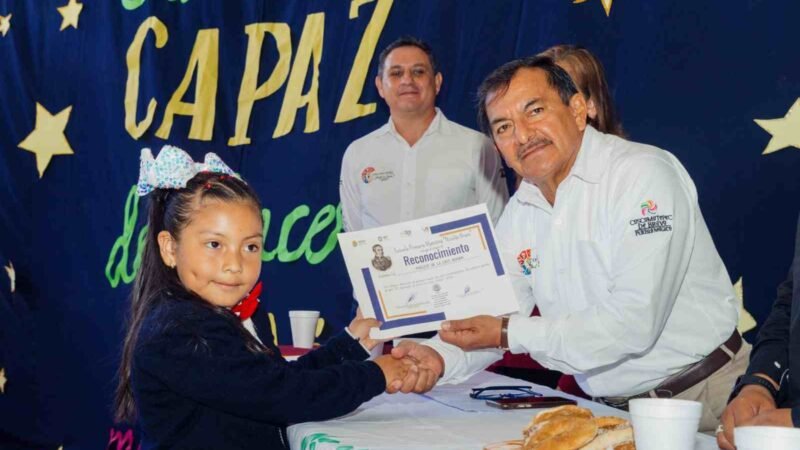 FELICITA ALCALDE A GRADUADOS Y LOS EXHORTA A SEGUIR ADELANTE