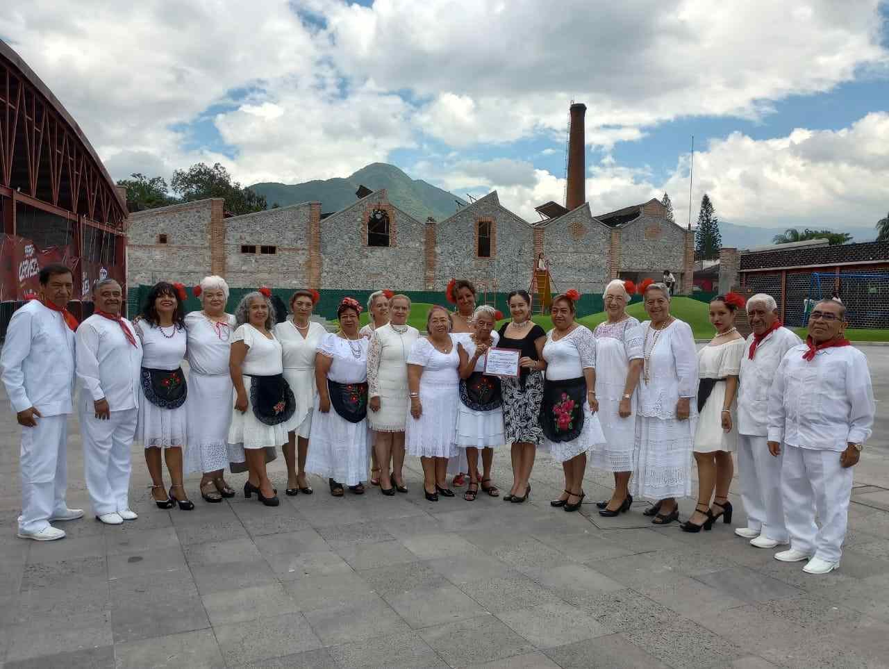 PARTICIPA Y DESTACA GRUPO DE DANZONEROS DEL CLUB DEL ABUELO