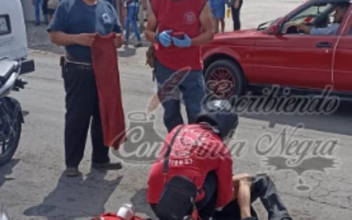 EMBISTE MOTOCICLISTA A PEATÓN