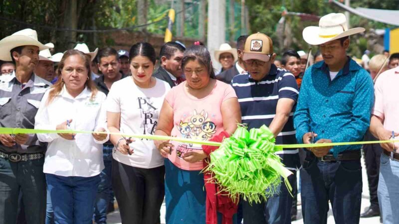 INAUGURAN PAVIMENTACIÓN EN CARRIZAL