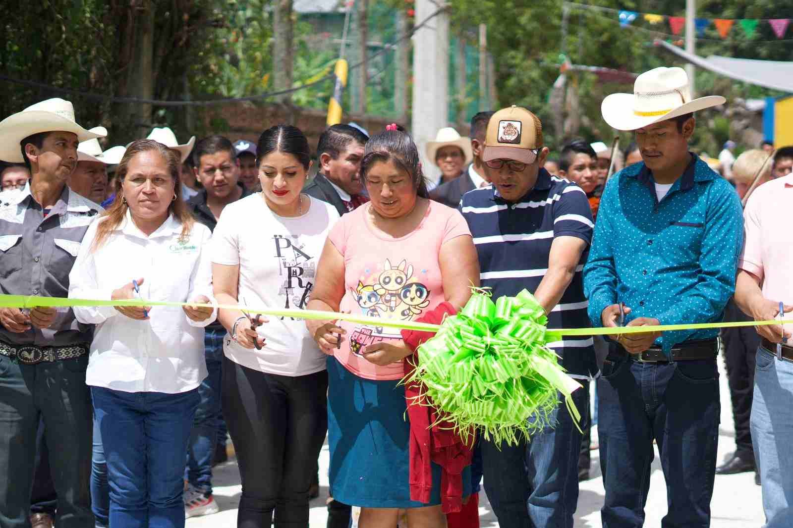 INAUGURAN PAVIMENTACIÓN EN CARRIZAL