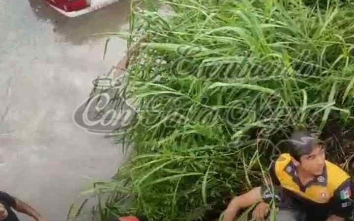 TAXISTA MUERE AL CAER A CANAL DE AGUAS NEGRAS