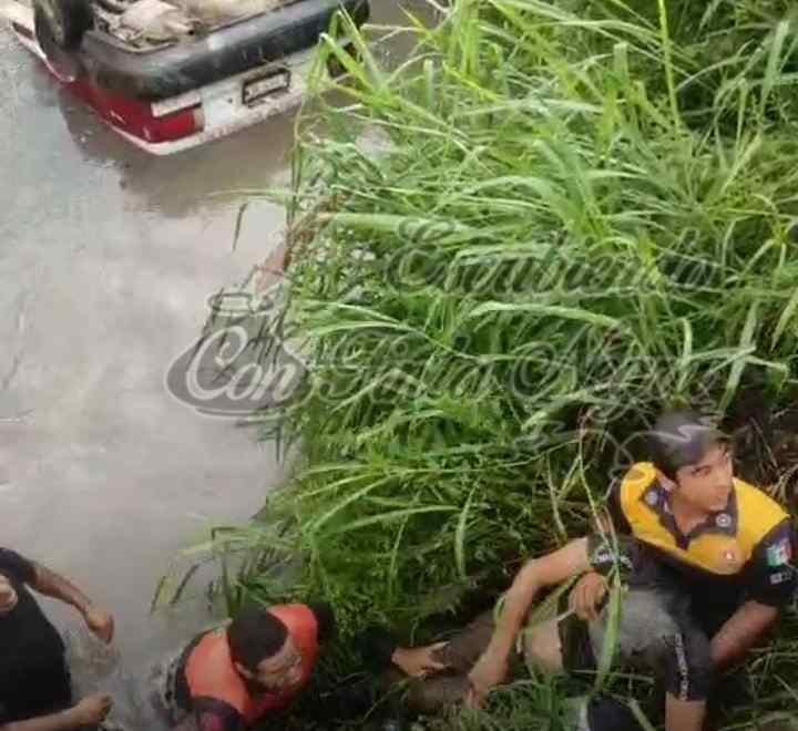 TAXISTA MUERE AL CAER A CANAL DE AGUAS NEGRAS