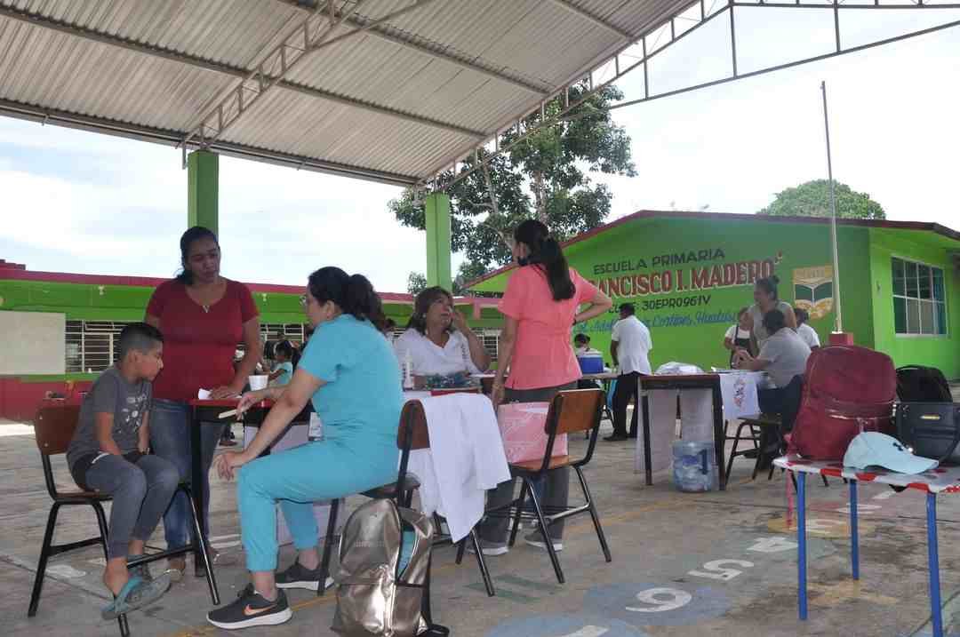 LLEGA CAMPAÑA DEL DIF A COLONIA RUIZ CORTINES