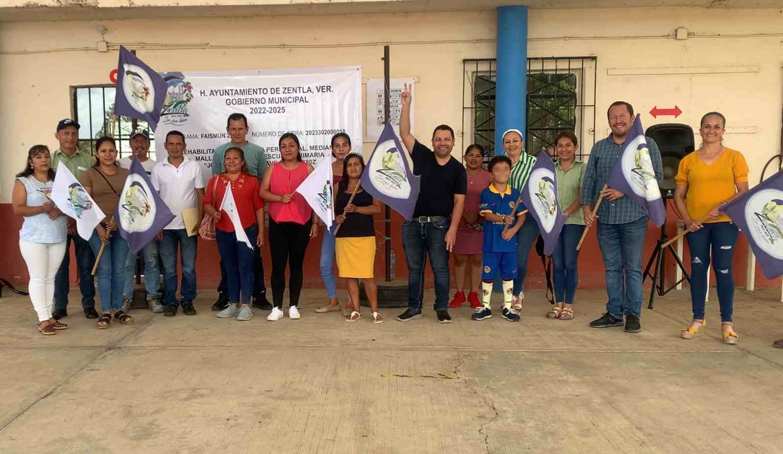 ALCALDE PONE EN MARCHA REHABILITACIÓN DE BARDA DE PRIMARIA DE MATLALUCA