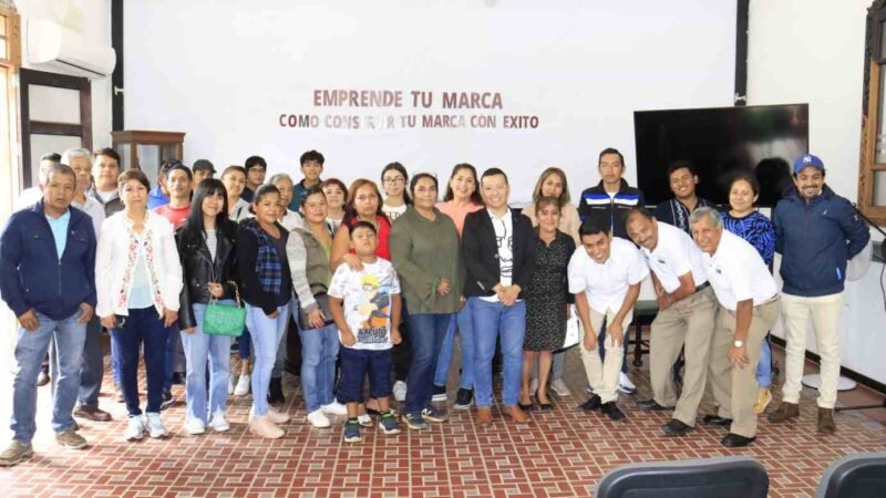 RECIBEN CAPACITACIÓN COMERCIANTES “EMPRENDE TU MARCA”