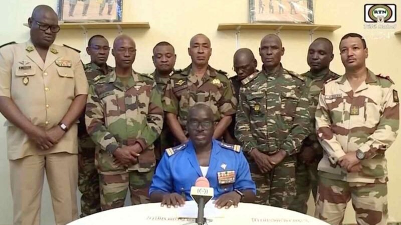 EJÉRCITO DE NÍGER DERROCA AL PRESIDENTE POR “MALA GESTIÓN”