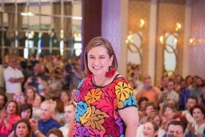 XÓCHITL GÁLVEZ DENUNCIA A AMLO ANTE FGR