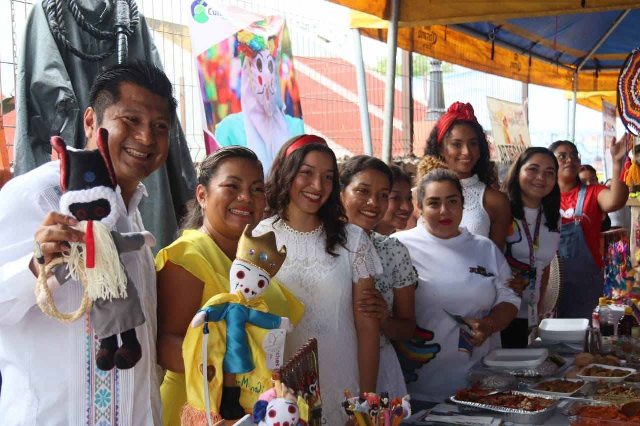 UN ÉXITO, PRIMER DÍA DEL FESTIVAL DEL LANGOSTINO