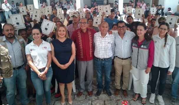 ENTREGA IVEA CERTIFICADOS DE PRIMARIA Y SECUNDARIA