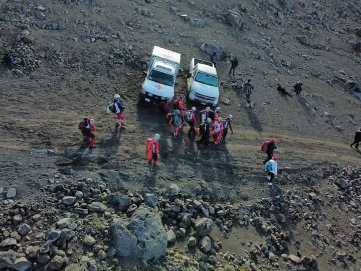 RESCATAN CUERPOS DE ALPINISTAS QUE MURIERON EN EL CITLALTÉPETL
