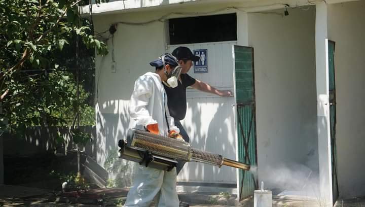 FUMIGAN ESCUELAS DE ZENTLA CONTRA EL DENGUE