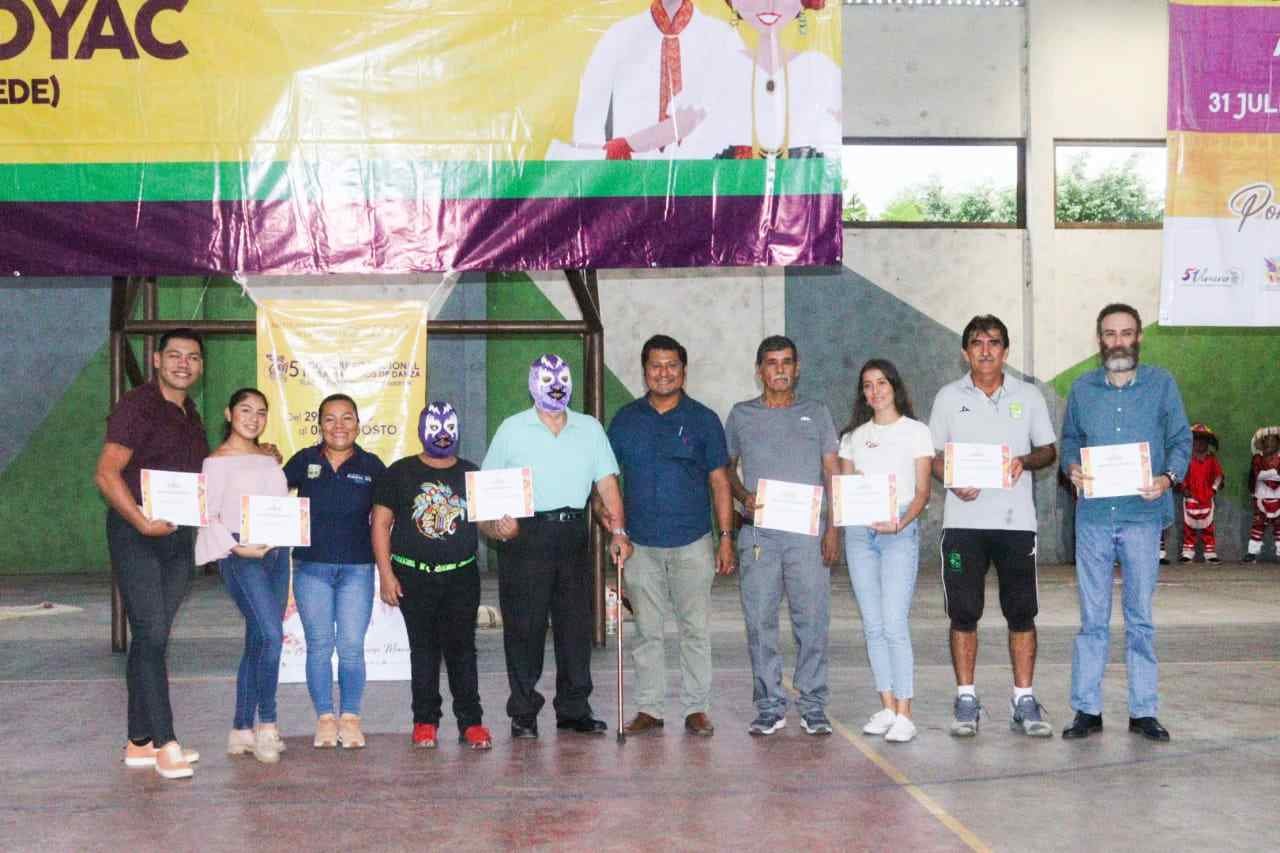 RECONOCEN AUTORIDADES A PERSONAS DESTACADAS DE ATOYAC