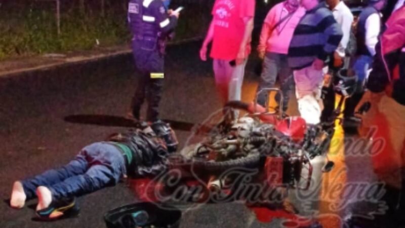 GRAVE, MOTOCICLISTA TRAS SER IMPACTADO POR AUTO
