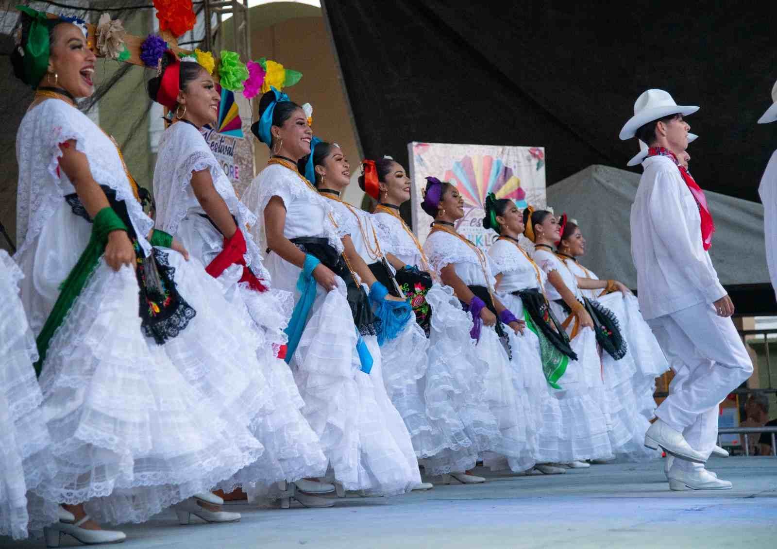 INAUGURAN SÉPTIMO FESTIVAL INTERNACIONAL DEL FOLKLORE EN CÓRDOBA