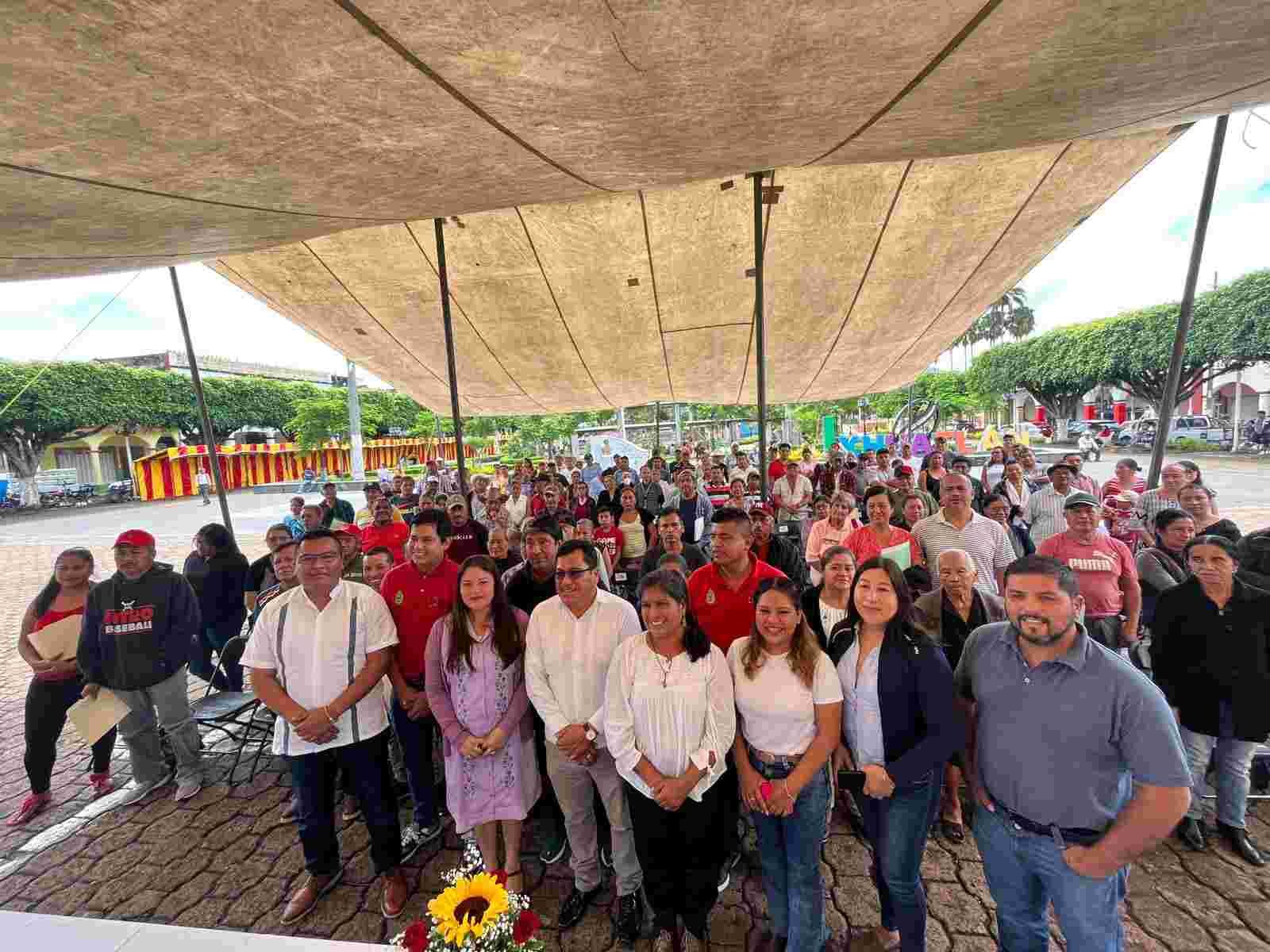 ENTREGAN APOYOS A AFECTADOS POR GRANIZADA