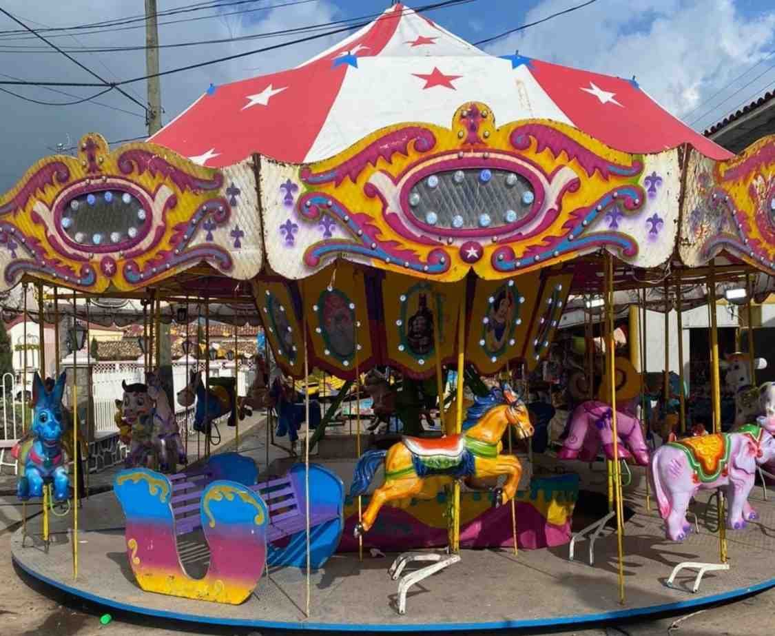 ANUNCIAN REBAJAS EN COSTO DE JUEGOS MECÁNICOS DE FERIA DE CALCAHUALCO