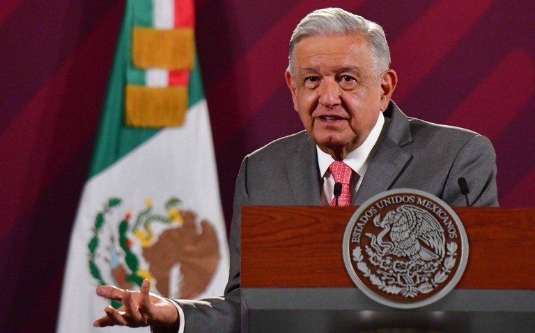 QUE LA GENTE DECIDA SI QUIERE LOS LIBROS DE TEXTO: AMLO