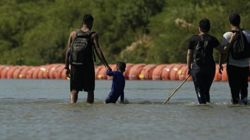 MÉXICO Y ESTADOS UNIDOS PERFILAN GRUPO DE TRABAJO PARA RETIRAR LA BARRERA DE BOYAS EN TEXAS