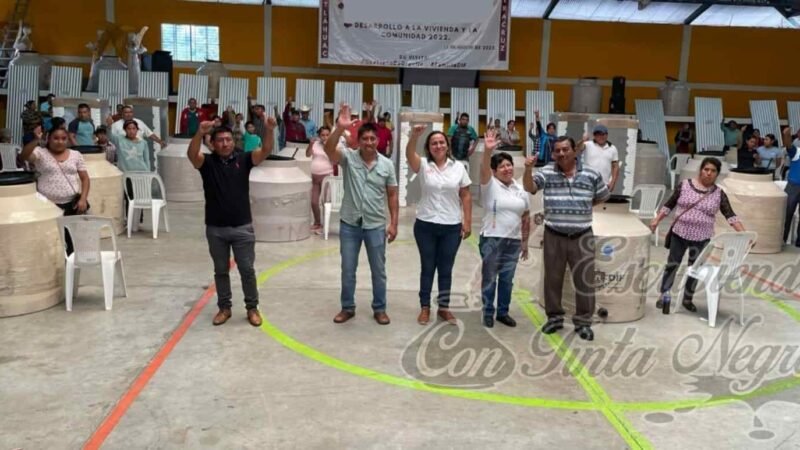 ENTREGA DIF APOYOS A FAMILIAS DE ALPATLÁHUAC