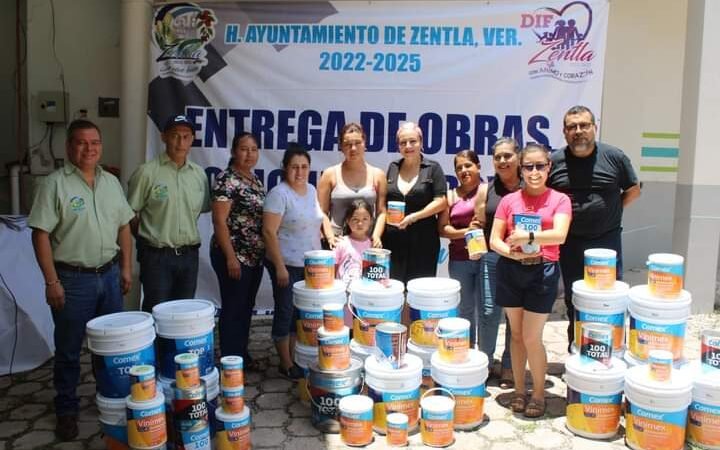 ALCALDE ENTREGA KITS DE PINTURA A ESCUELAS