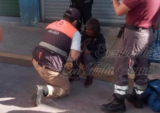 AUTOBÚS ARRASTRA A MUJER