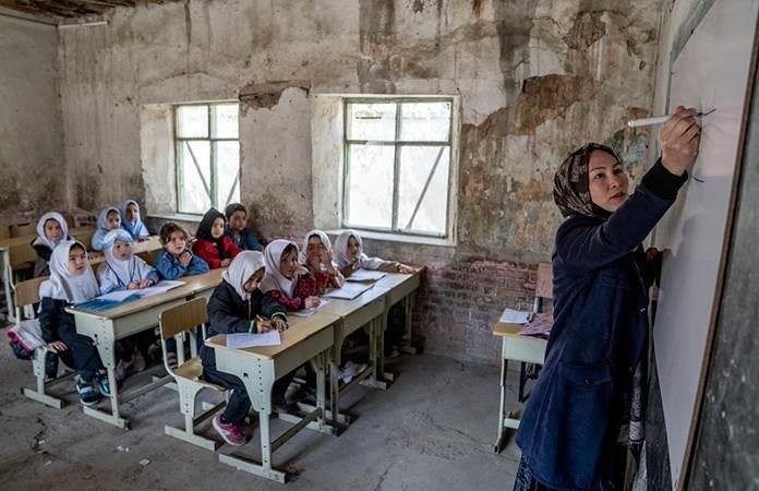 LA ONU APOYARÁ LAS ESCUELAS CLANDESTINAS PARA NIÑAS EN AFGANISTÁN