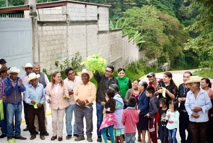 ERNESTO RUIZ INAUGURA CAMINO EN TETLA