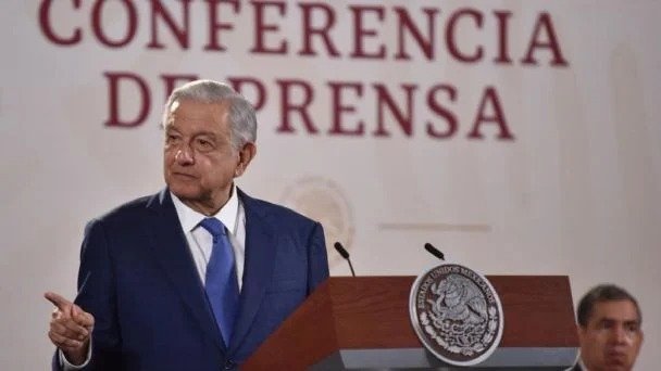 AMLO PLANTEA REPARTIR LIBROS EN TIANGUIS EN ESTADOS AMPARADOS