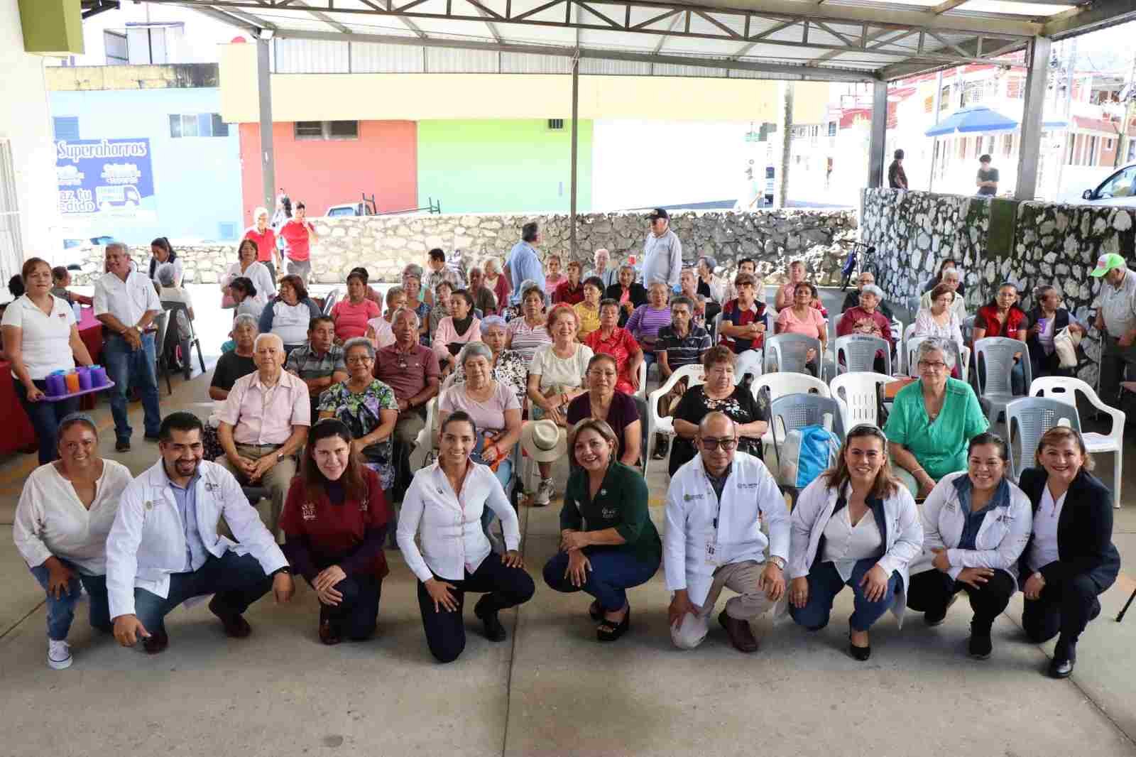 REALIZAN JORNADA DE SALUD PARA ADULTOS MAYORES