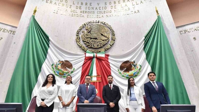 SESIONA EL XVIII PARLAMENTO DE LA JUVENTUD VERACRUZANA