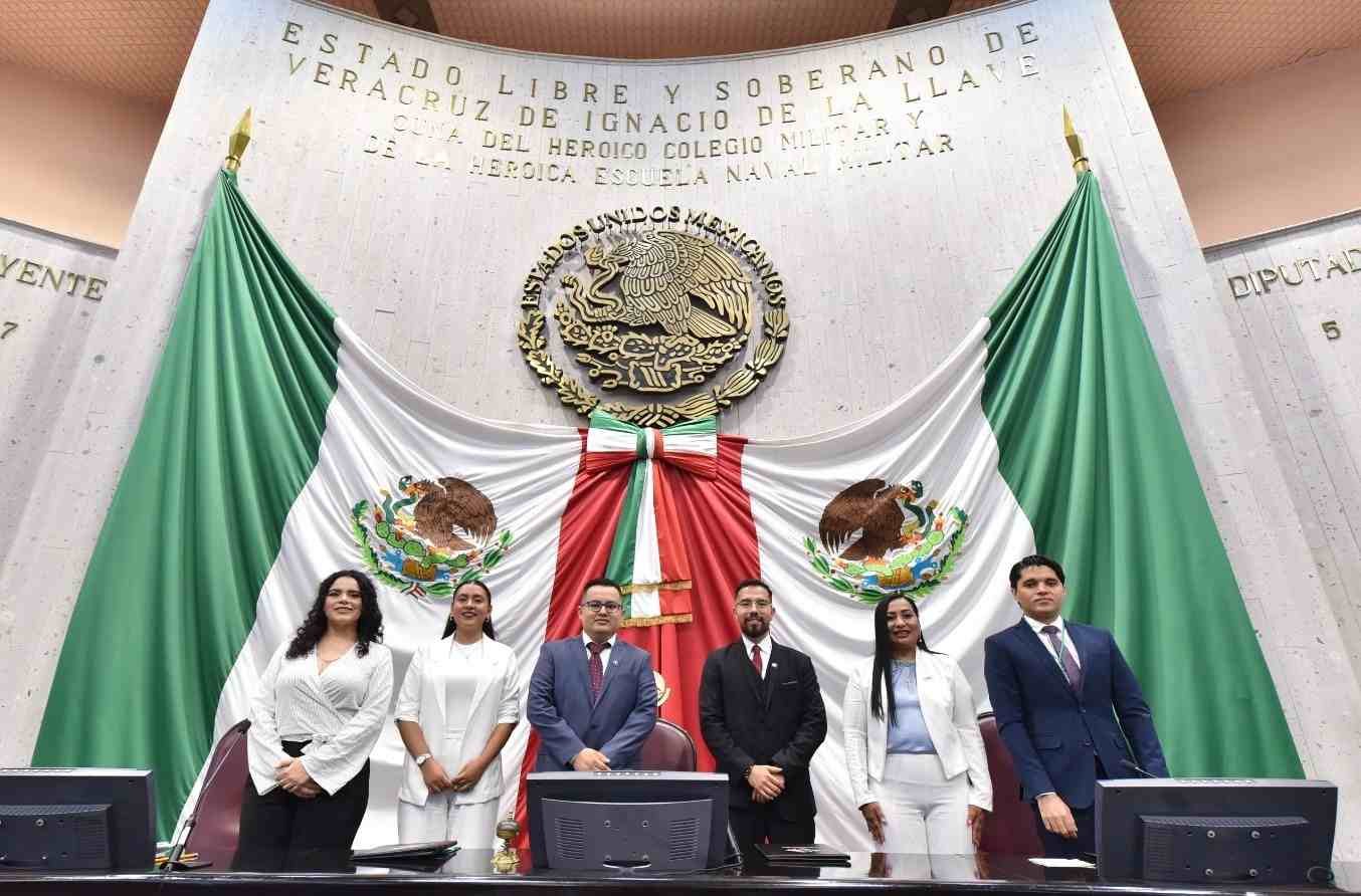 SESIONA EL XVIII PARLAMENTO DE LA JUVENTUD VERACRUZANA