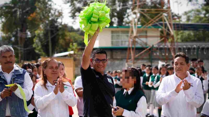 INAUGURA ERNESTO RUIZ PAVIMENTACIÓN DE CALLE JUAN FÉLIX LUNA