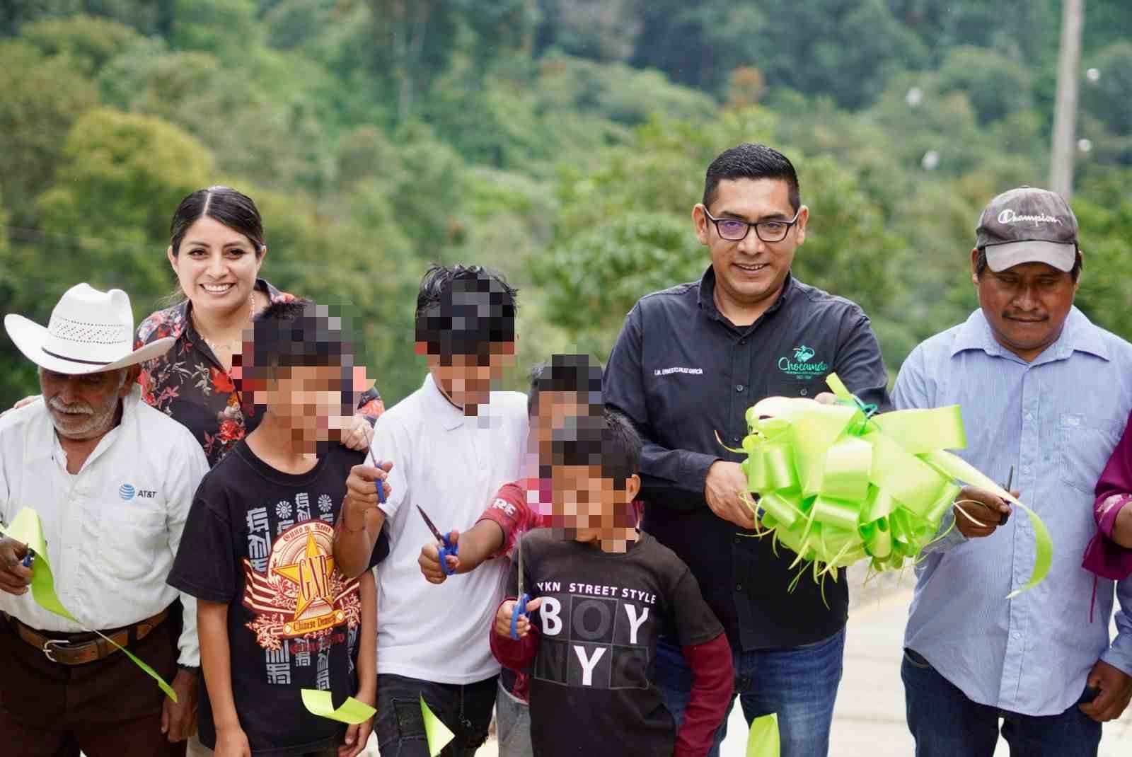 ESTRENAN CALLE EN LA JOYA