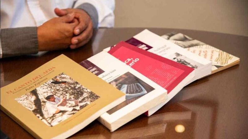 DONA ESCRITOR PABLO ESPINOSA, CINCO TÍTULOS DE SU AUTORÍA