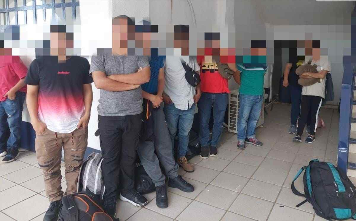 INTERVIENEN A 63 INDOCUMENTADOS