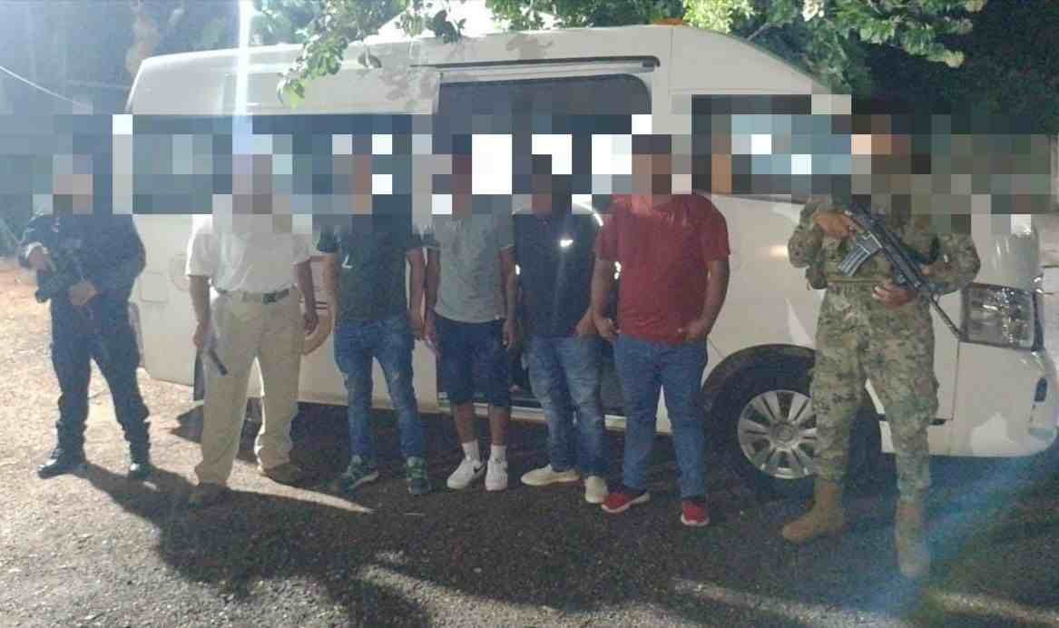 INTERVIENEN A 77 INDOCUMENTADOS