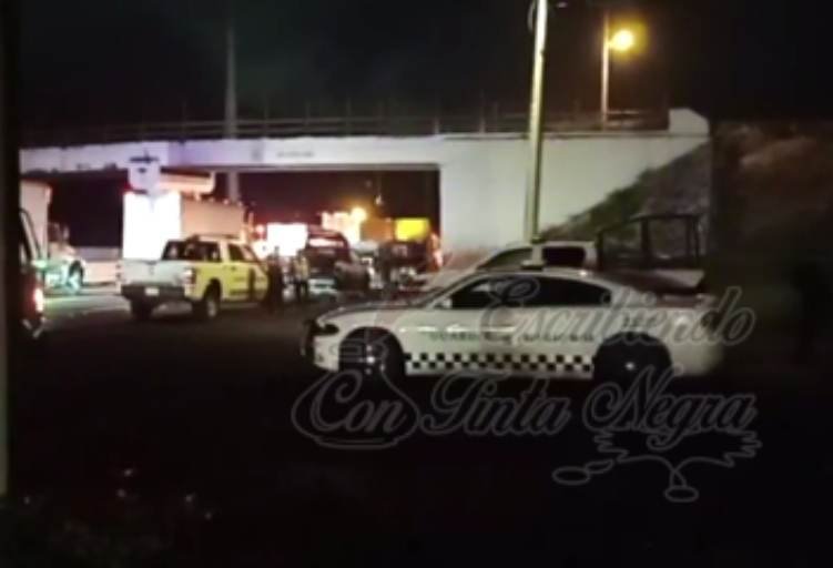 CUELGAN CABEZA HUMANA EN PUENTE DE NOGALES