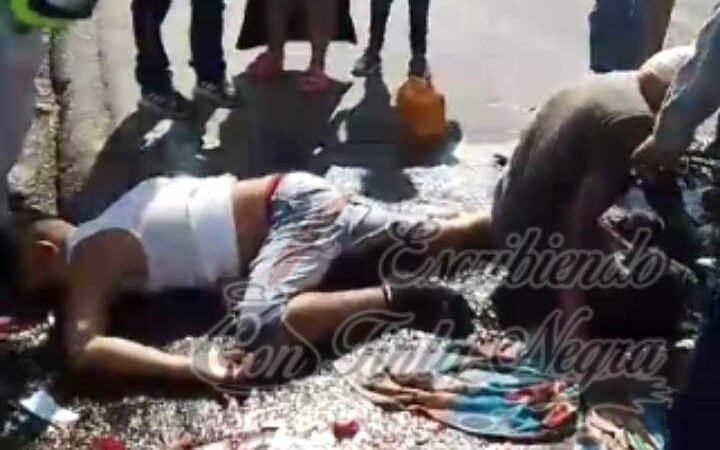 MUEREN ADOLESCENTES AL ESTRELLARSE CONTRA AUTOBÚS