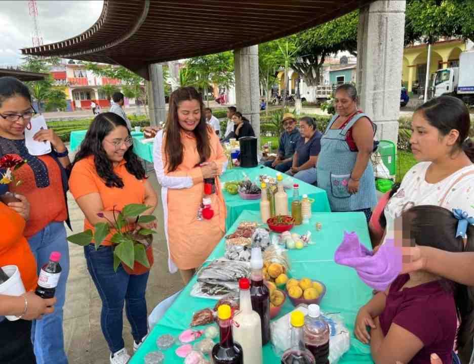 REALIZAN JORNADA DE CONSUMO SOLIDARIO EN IXHUATLÁN