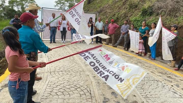INAUGURA ANTONIO FLORES CANCINO PAVIMENTACIÓN EN CRUZ VERDE
