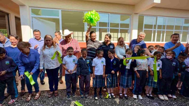 ENTREGAN AULA EN CHOCAMÁN