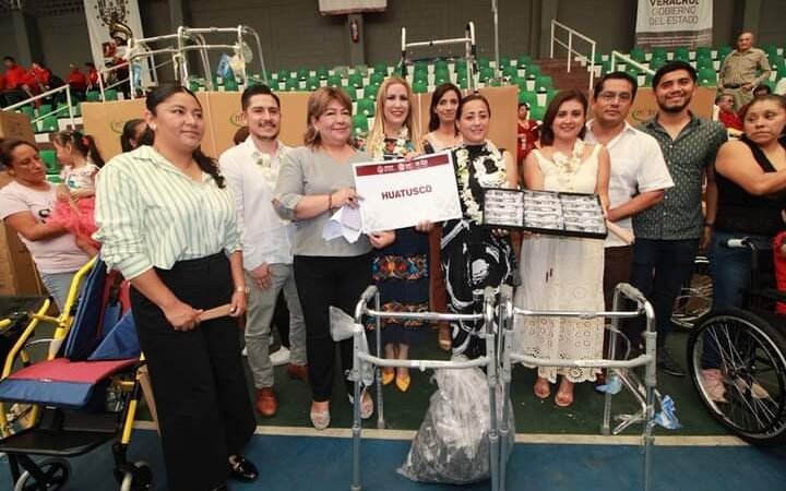 LLEGAN APOYOS DE DIF ESTATAL A HUATUSCO