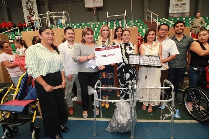 LLEGAN APOYOS DE DIF ESTATAL A HUATUSCO