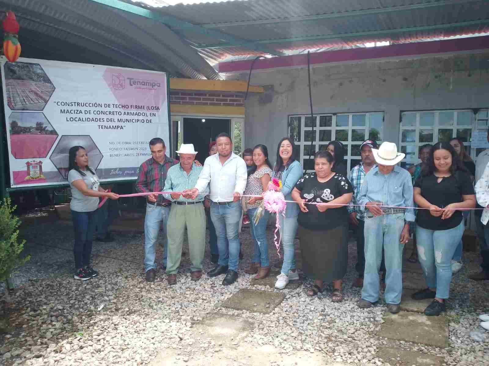 ENTREGA ALCALDESA DE TENAMPA LOSAS A FAMILIAS DE ESCASOS RECURSOS